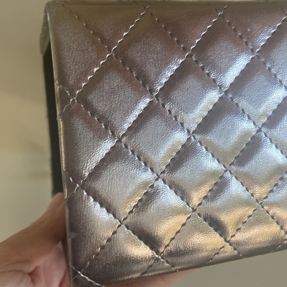 VINTAGE Walborg Quilted Box Purse - Picture 14 of 15